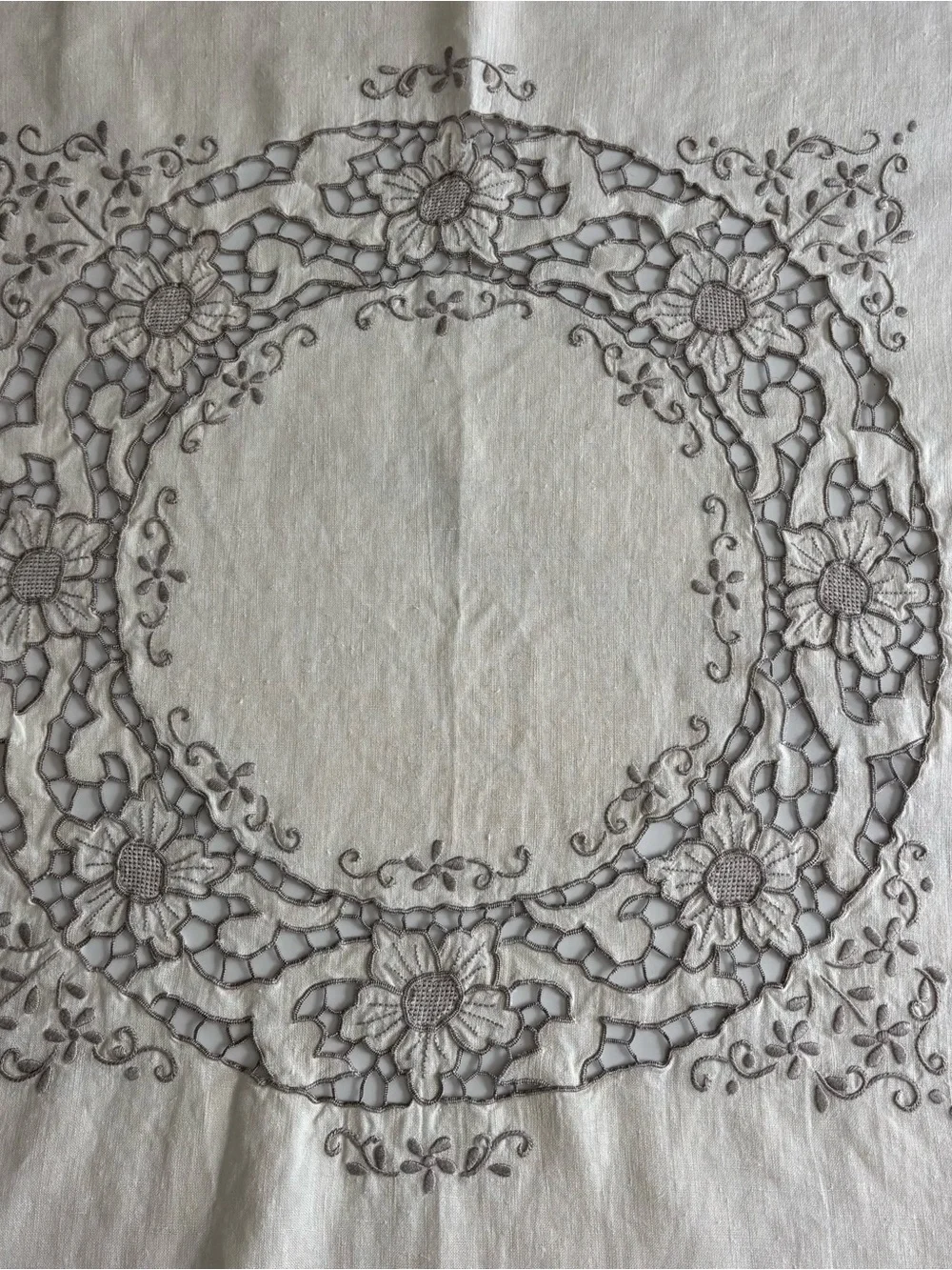 Embroidered Floral Table Linen in Beige/Cream 31x31